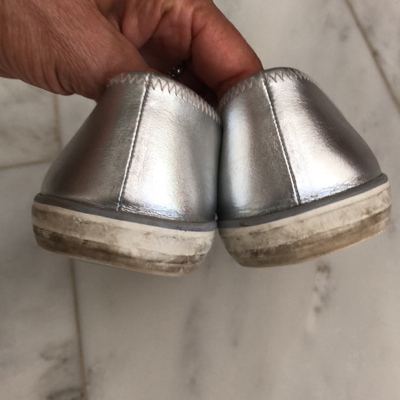 Tory Burch sneaker flats, Silver leather fit like a 9 1/2 - Picture 3 of 7